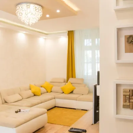 Апартаменты Cork Эгер